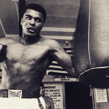 '' Rüyalarınızı gerçekleştirmenin en iyi yolu uyanmaktır... "Rest in peace ... #muhammedali#king#boxing#legend