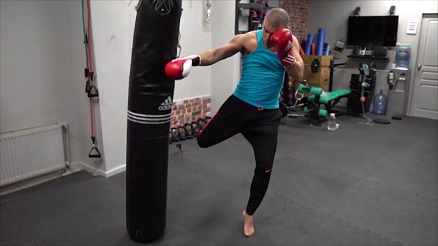 Dersin tamami youtube kanalimda isimden aratin cikar ;)#martialart #martialartist #karate #kickboxing #kickboxer #muaythai #taekwondo #mma #ufc #selfdefance #fighter #training #crossfit  #yoga #barbarosozeller #fightlikeabeast #facekick #gotkickpics #inyourfacekicks #beskick #nevergiveup #flykick